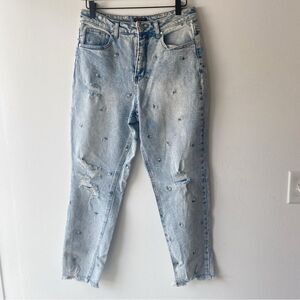 material girl light wash distressed daisy embroidered skinny jean size 9